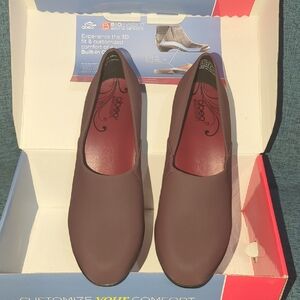 New In Box Abeo Plum Heels 8.5